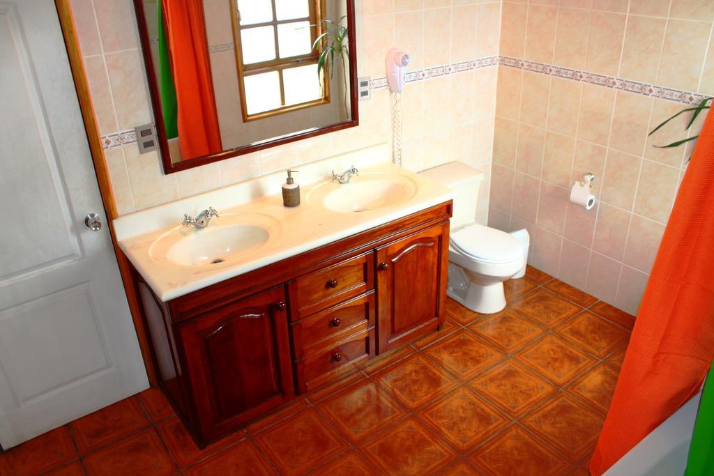 Hostal Torre De Babel Castro Luaran gambar